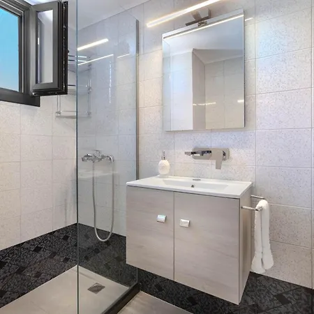 Liθos Monemvasia Yefira