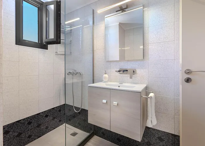 Liθos Monemvasia Yefira